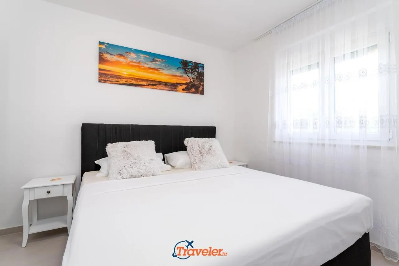 Villa Hlapa-New Modern Villa Near Beach - By Traveler Tourist Agency Krk Gostinjac 0*,
